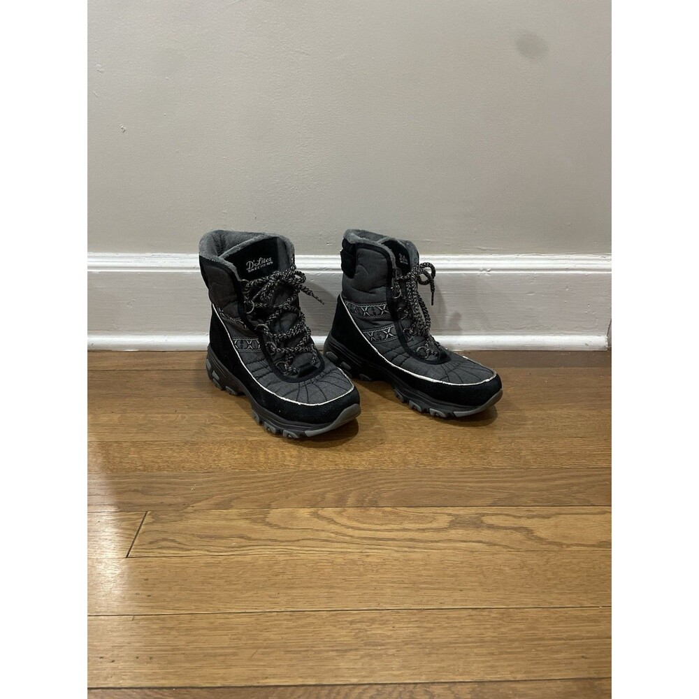 Skechers D’Lites Sz 8.5 EUR 38.5 Black Quilted Textile Lace Up Winter Boots